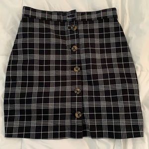 H&M black and white button up plaid skirt